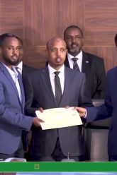 Agaasimihii hore ee Madaxtooyada Somalia oo xilka ku wareejiyay Agaasimaha cusub maxatooyada